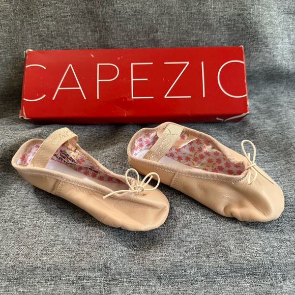 Capezio kids ballet slippers BRAND NEW - Picture 1 of 11